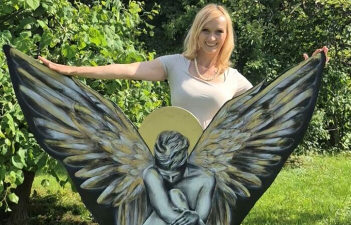 Sabina Dobršek Mladkovič, umetnica, slikarka in oblikovalka nakita s posebno energijo
