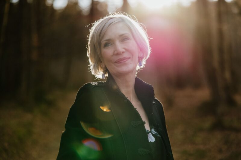 Adela Trunkl: Razpeta med Zemljo in Zvezdami