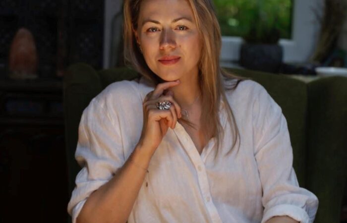 Anna Zuykova: Celostna pot do sebe skozi terapijo, umetnost in transformacijo.